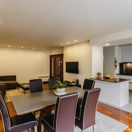 Apartment Premium With Private Terrace & Garage