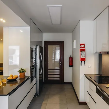 Premium With Private Terrace & Garage Apartment *